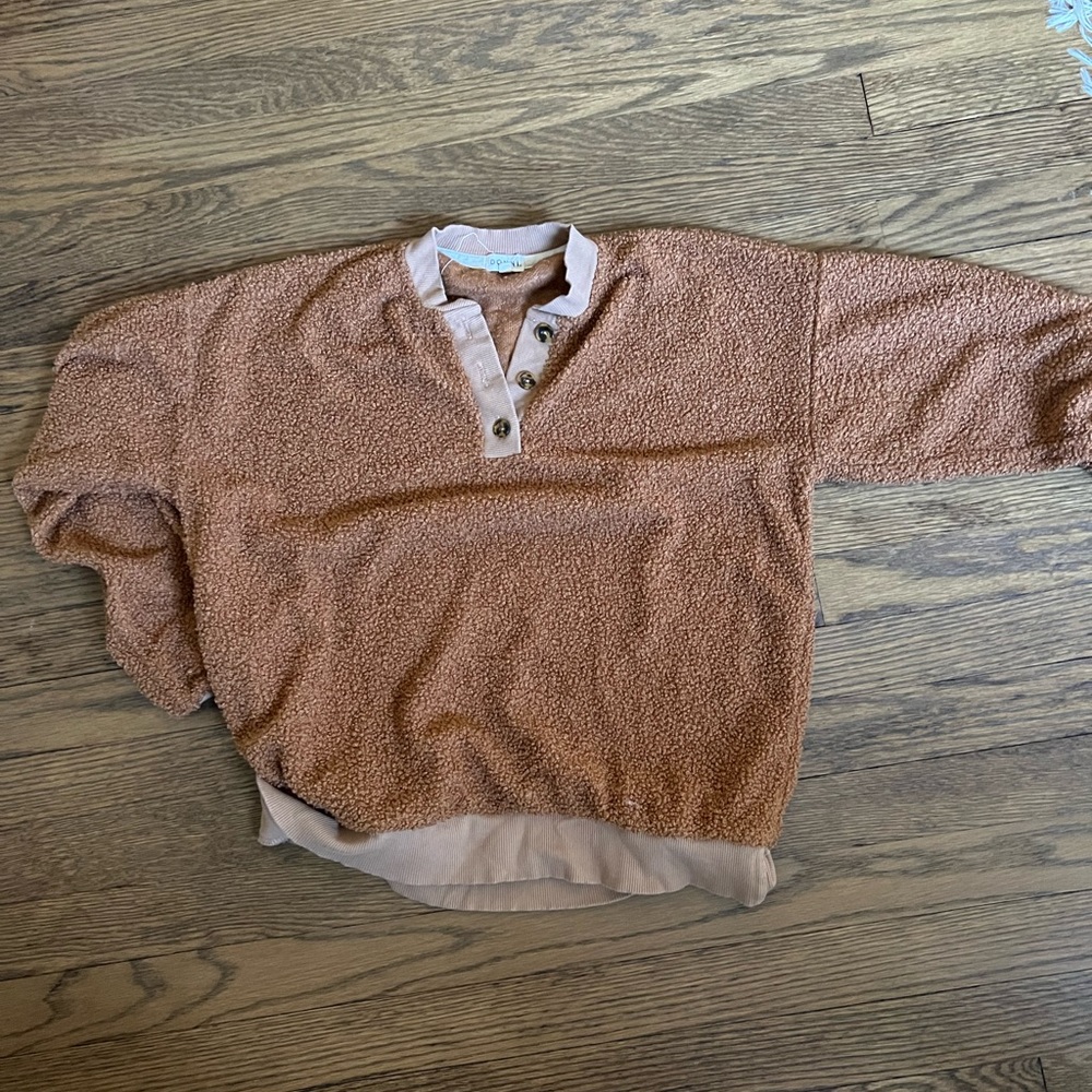 Donni sweatshirt lights worn. Cozy and cute!